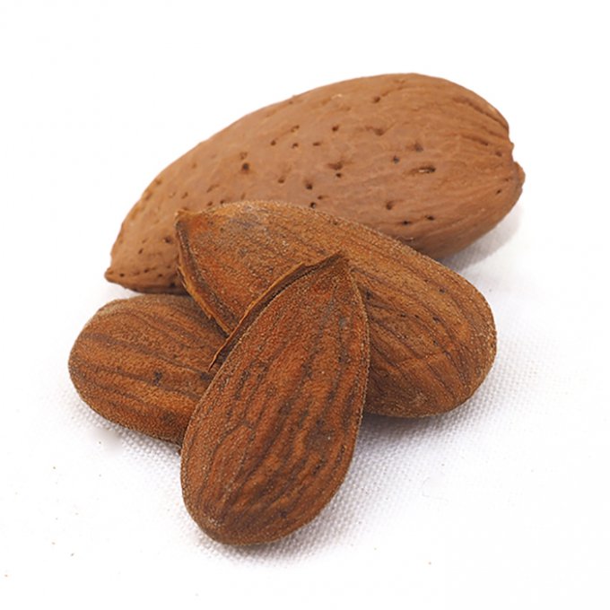 Amandes entières décortiquées 